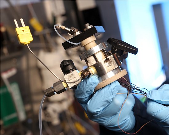 Motor a combust&atilde;o vira f&aacute;brica de hidrog&ecirc;nio