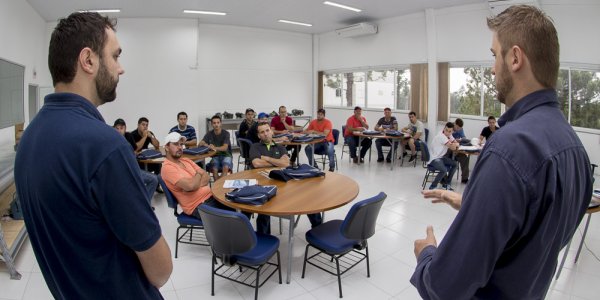 Scherer inaugura seu Centro T&eacute;cnico de forma&ccedil;&atilde;o automotiva