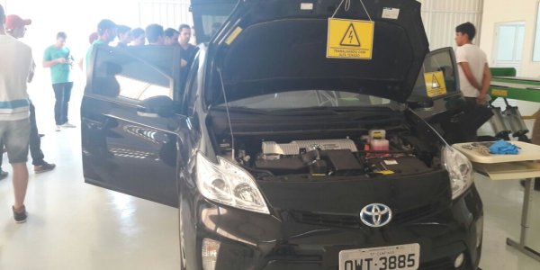 Centro de Treinamentos Scherer realiza semin&aacute;rio in&eacute;dito com ve&iacute;culo h&iacute;brido