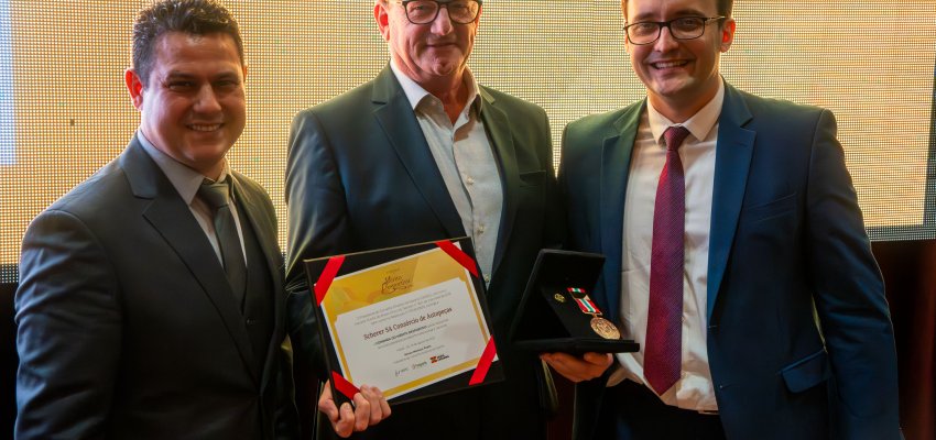 Scherer recebe a Comenda do M&eacute;rito Esportivo 2022
