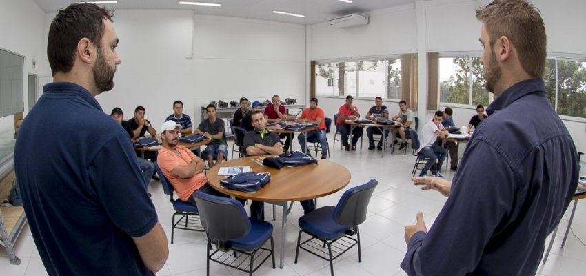 Scherer inaugura seu Centro T&eacute;cnico de forma&ccedil;&atilde;o automotiva