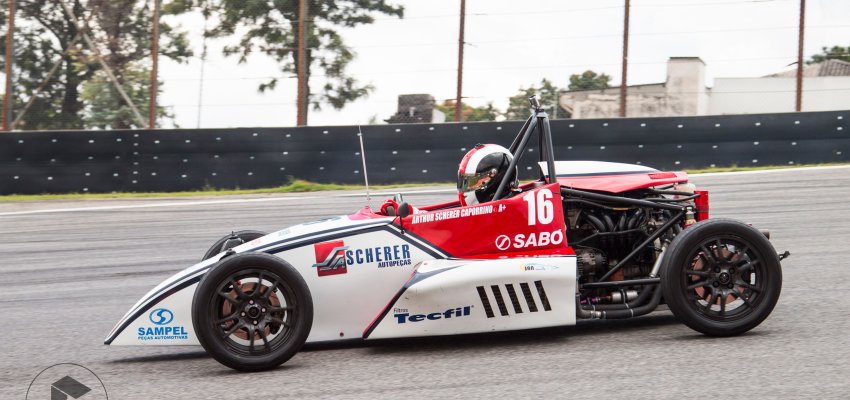 Jovem de 23 anos &eacute; destaque na F1600