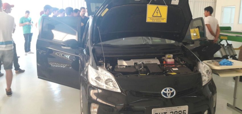 Centro de Treinamentos Scherer realiza seminário inédito com veículo híbrido